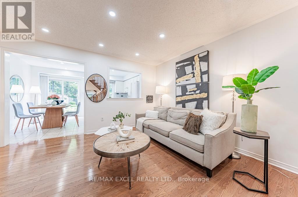 












71A MONTEZUMA TRAIL

,
Toronto (Agincourt North),




Ontario
M1V1K4

