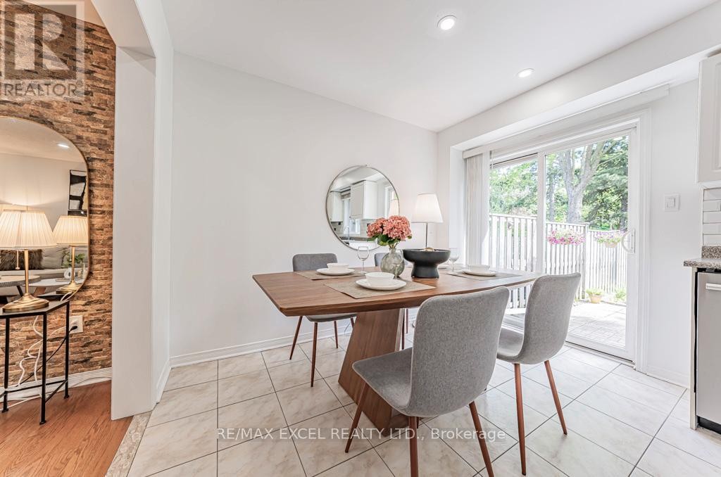 












71A MONTEZUMA TRAIL

,
Toronto (Agincourt North),




Ontario
M1V1K4

