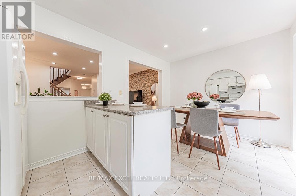 












71A MONTEZUMA TRAIL

,
Toronto (Agincourt North),




Ontario
M1V1K4

