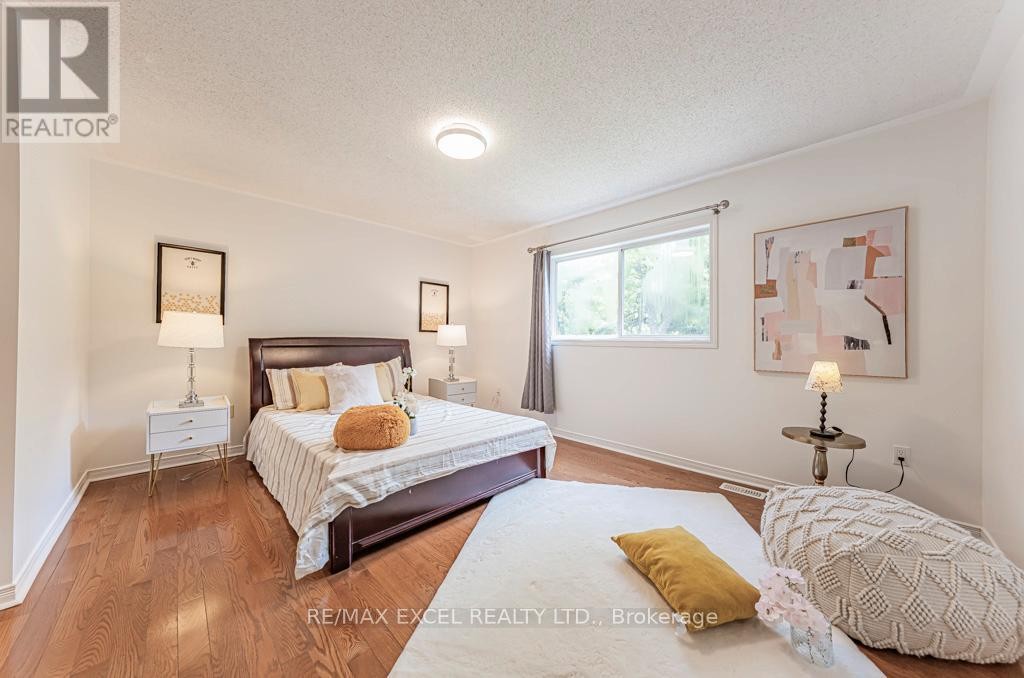 












71A MONTEZUMA TRAIL

,
Toronto (Agincourt North),




Ontario
M1V1K4

