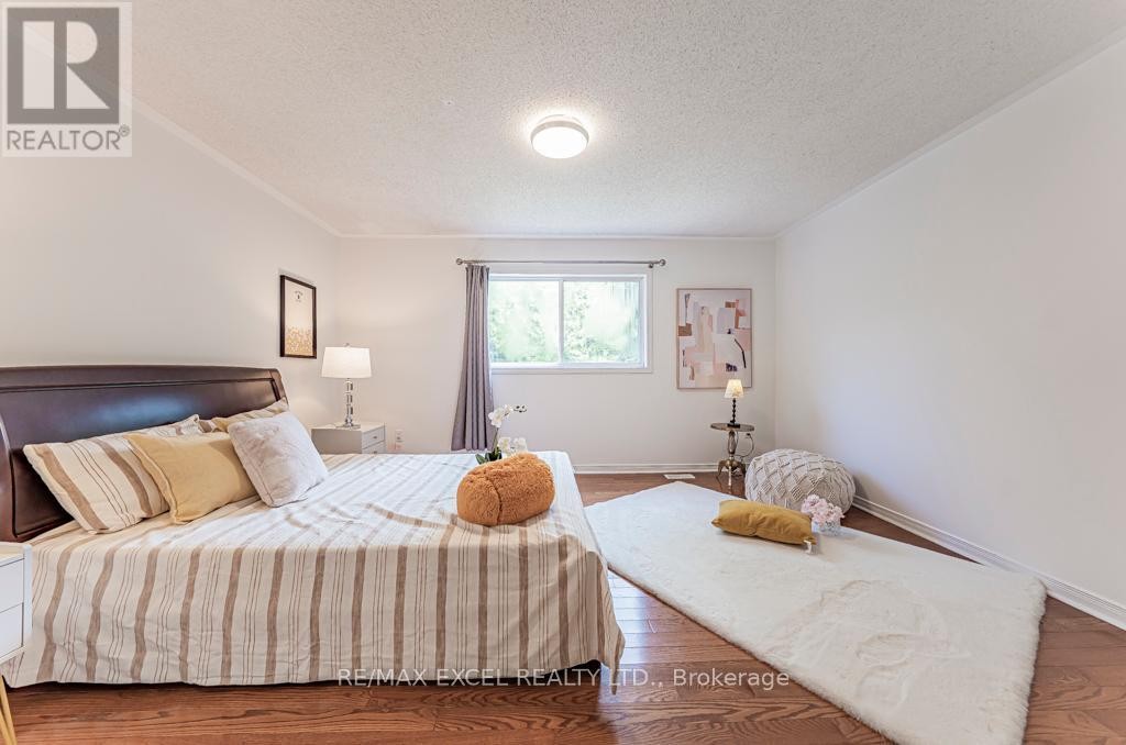 












71A MONTEZUMA TRAIL

,
Toronto (Agincourt North),




Ontario
M1V1K4

