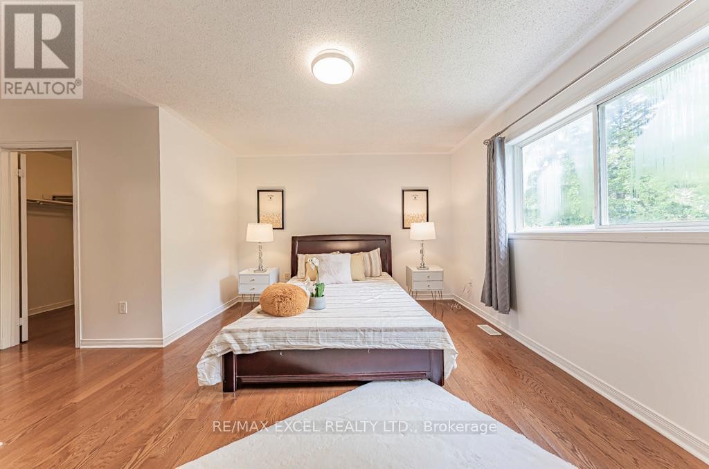 












71A MONTEZUMA TRAIL

,
Toronto (Agincourt North),




Ontario
M1V1K4

