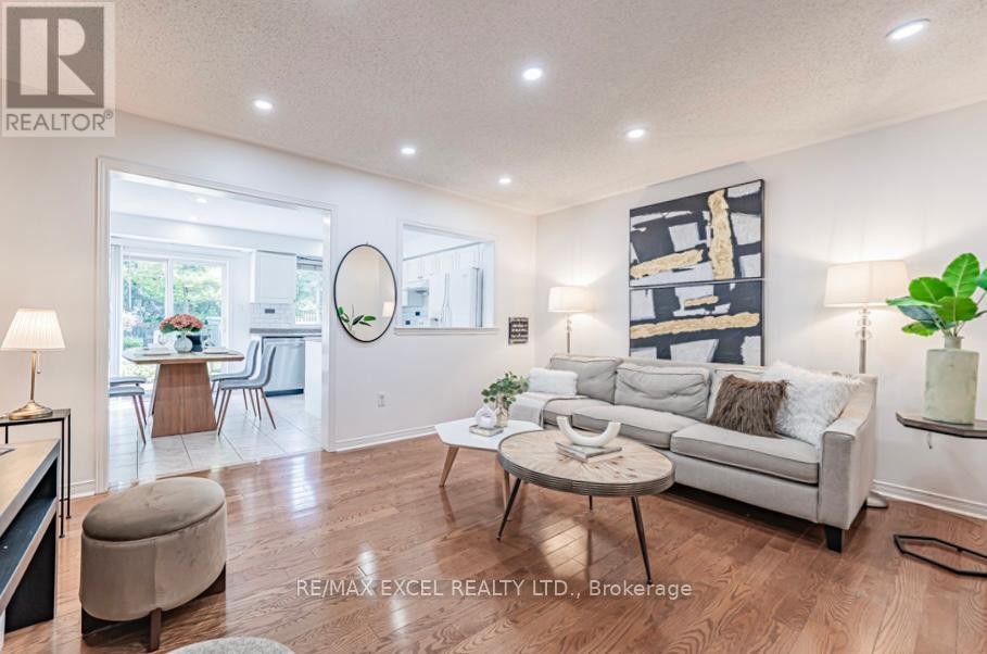 












71A MONTEZUMA TRAIL

,
Toronto (Agincourt North),




Ontario
M1V1K4

