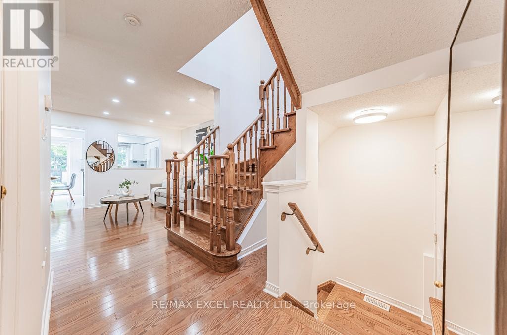 












71A MONTEZUMA TRAIL

,
Toronto (Agincourt North),




Ontario
M1V1K4

