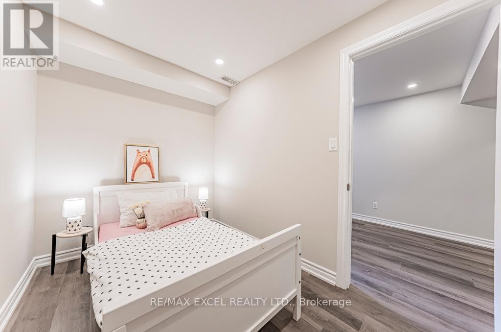 












71A MONTEZUMA TRAIL

,
Toronto (Agincourt North),




Ontario
M1V1K4

