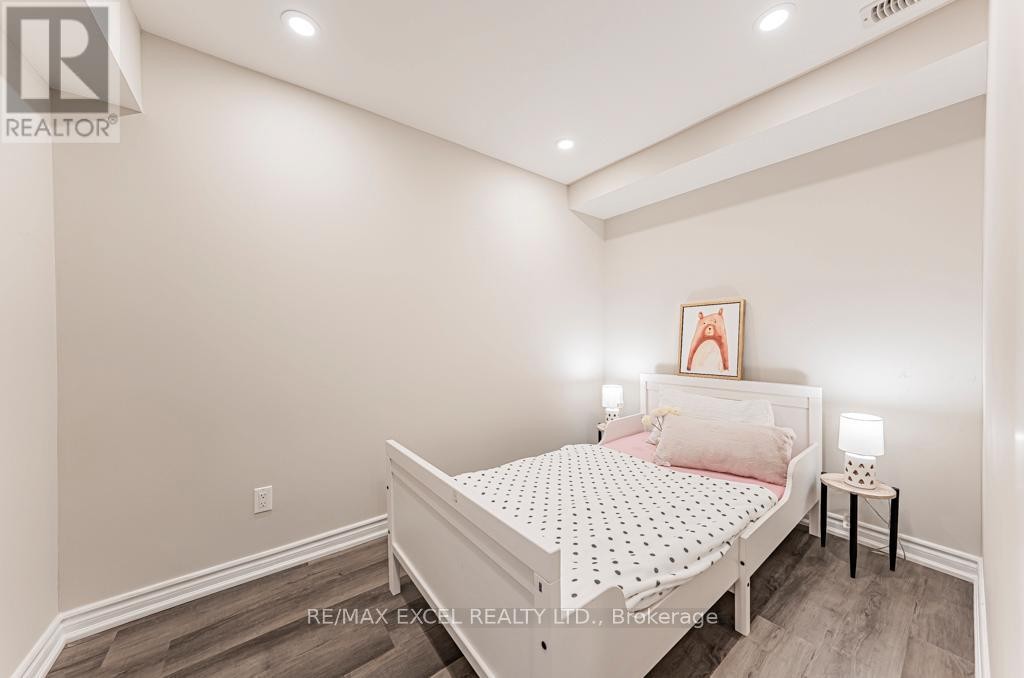 












71A MONTEZUMA TRAIL

,
Toronto (Agincourt North),




Ontario
M1V1K4

