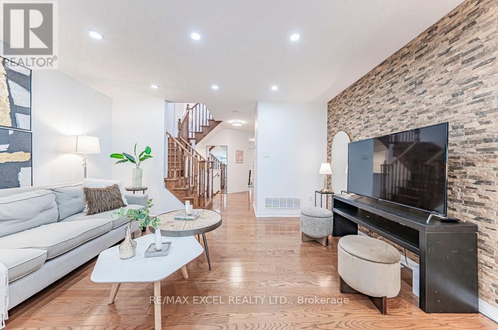 












71A MONTEZUMA TRAIL

,
Toronto (Agincourt North),




Ontario
M1V1K4

