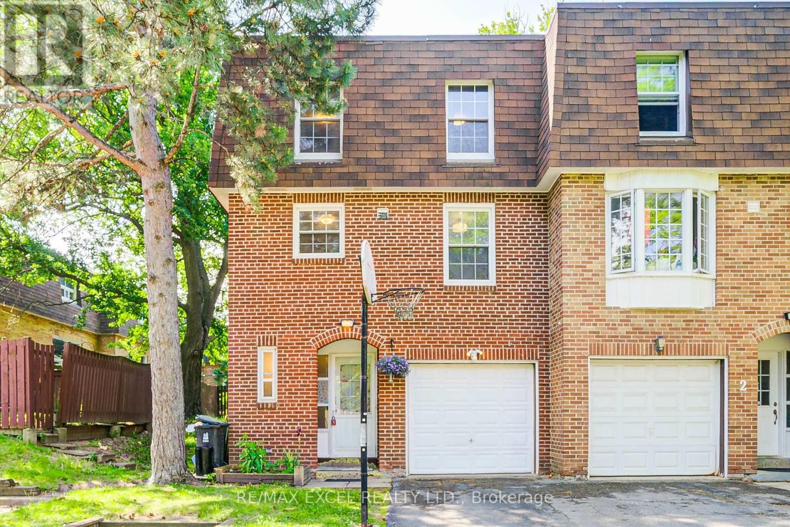 












1 - 20 CROCKAMHILL DRIVE

,
Toronto (Agincourt North),




Ontario
M1S3H1

