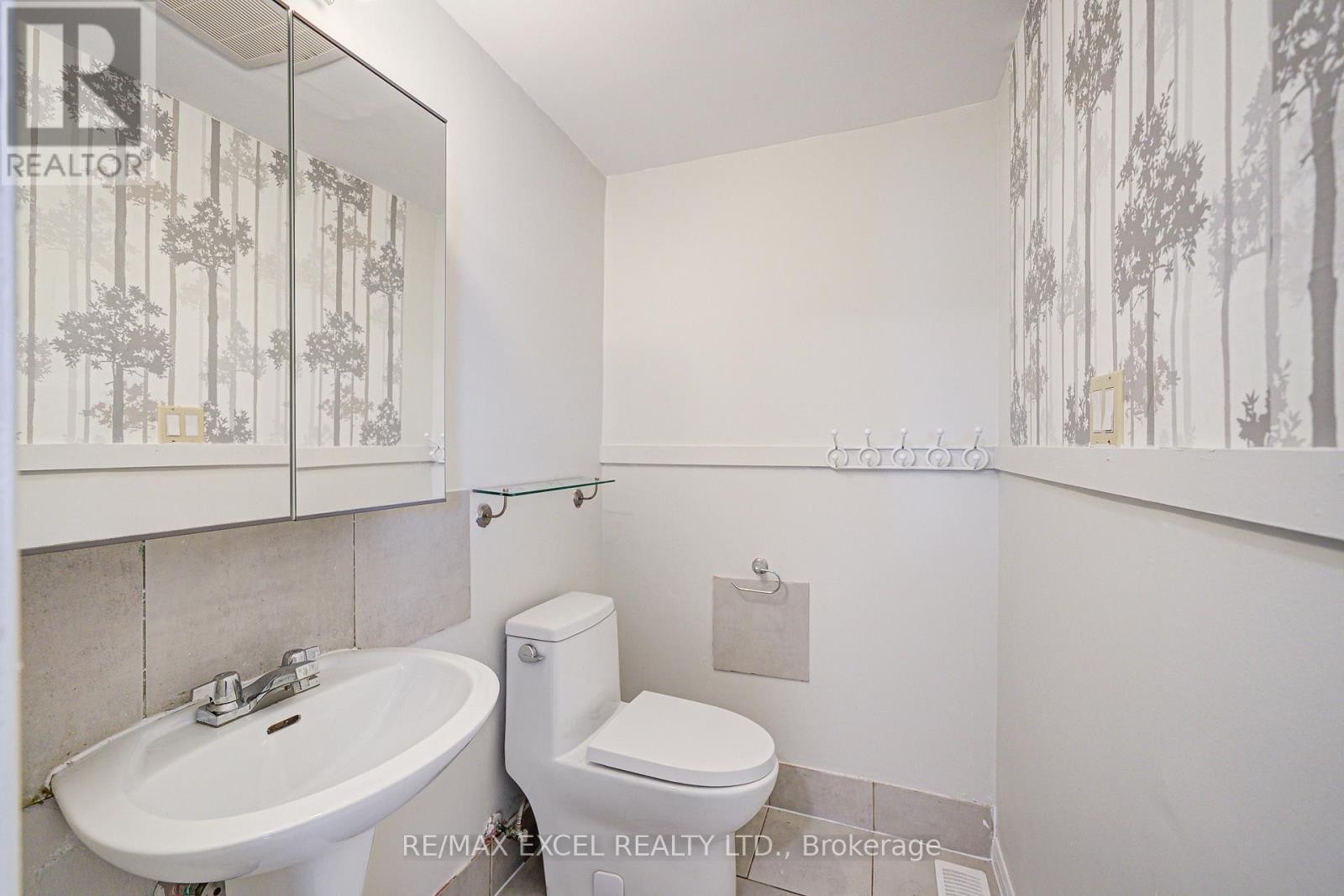 












1 - 20 CROCKAMHILL DRIVE

,
Toronto (Agincourt North),




Ontario
M1S3H1

