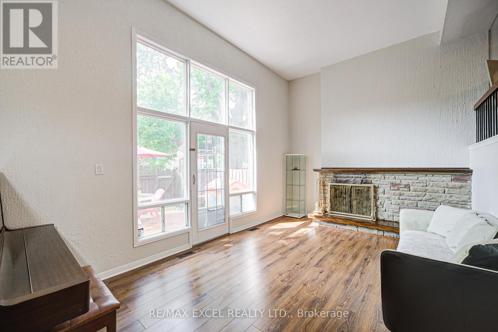 












1 - 20 CROCKAMHILL DRIVE

,
Toronto (Agincourt North),




Ontario
M1S3H1

