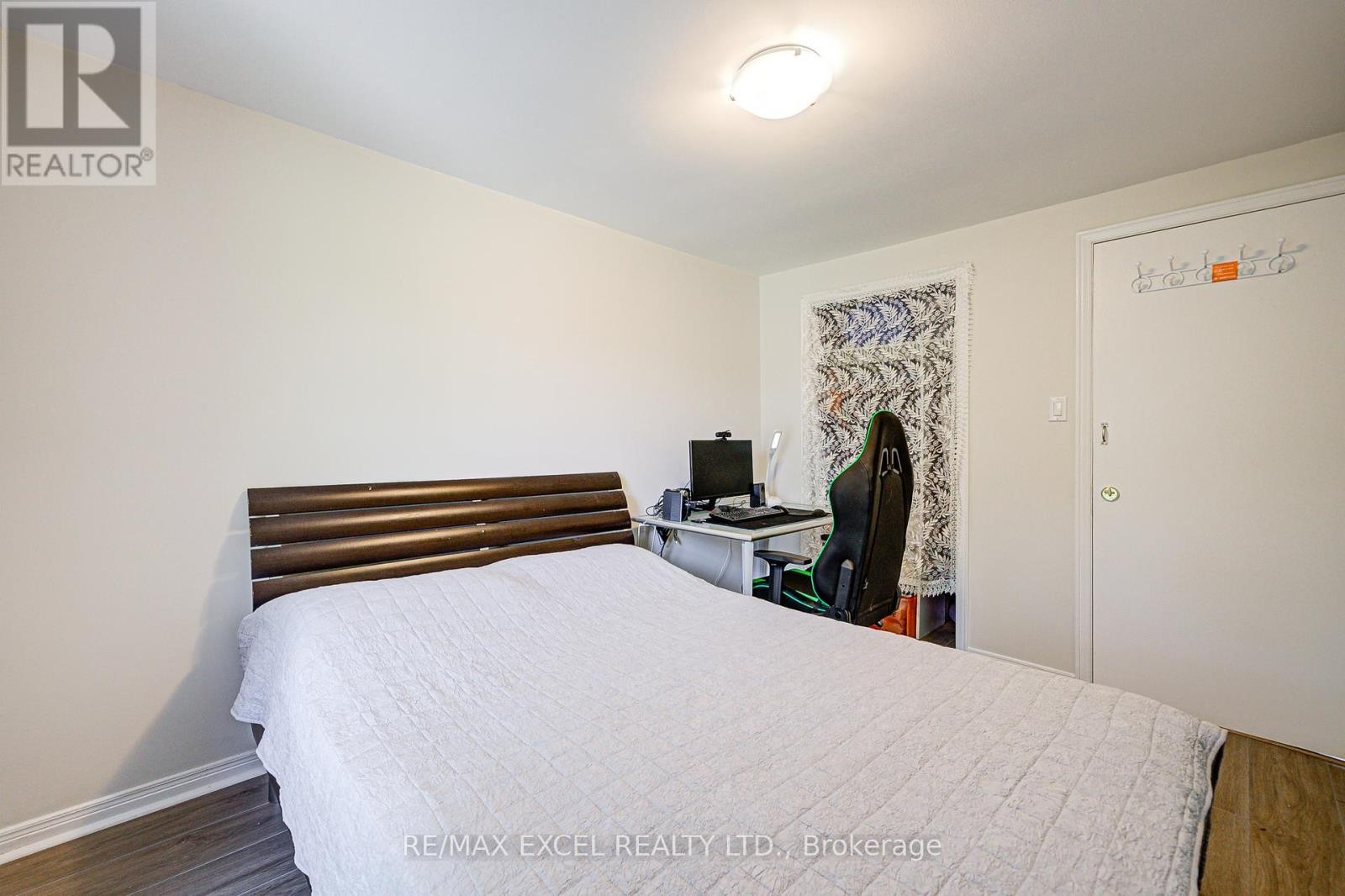 












1 - 20 CROCKAMHILL DRIVE

,
Toronto (Agincourt North),




Ontario
M1S3H1

