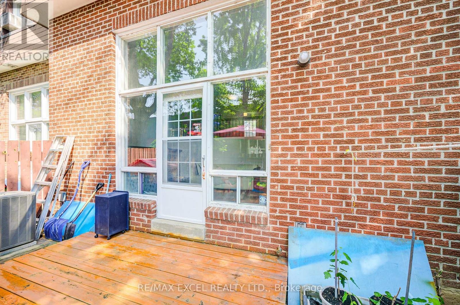 












1 - 20 CROCKAMHILL DRIVE

,
Toronto (Agincourt North),




Ontario
M1S3H1

