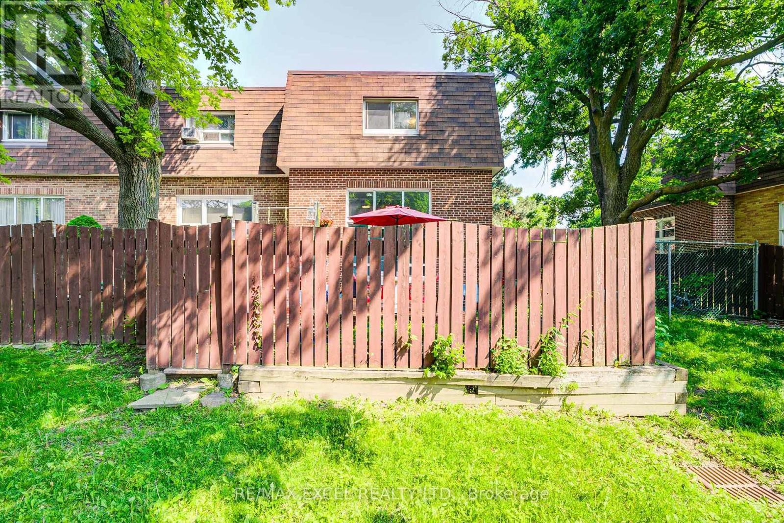 












1 - 20 CROCKAMHILL DRIVE

,
Toronto (Agincourt North),




Ontario
M1S3H1

