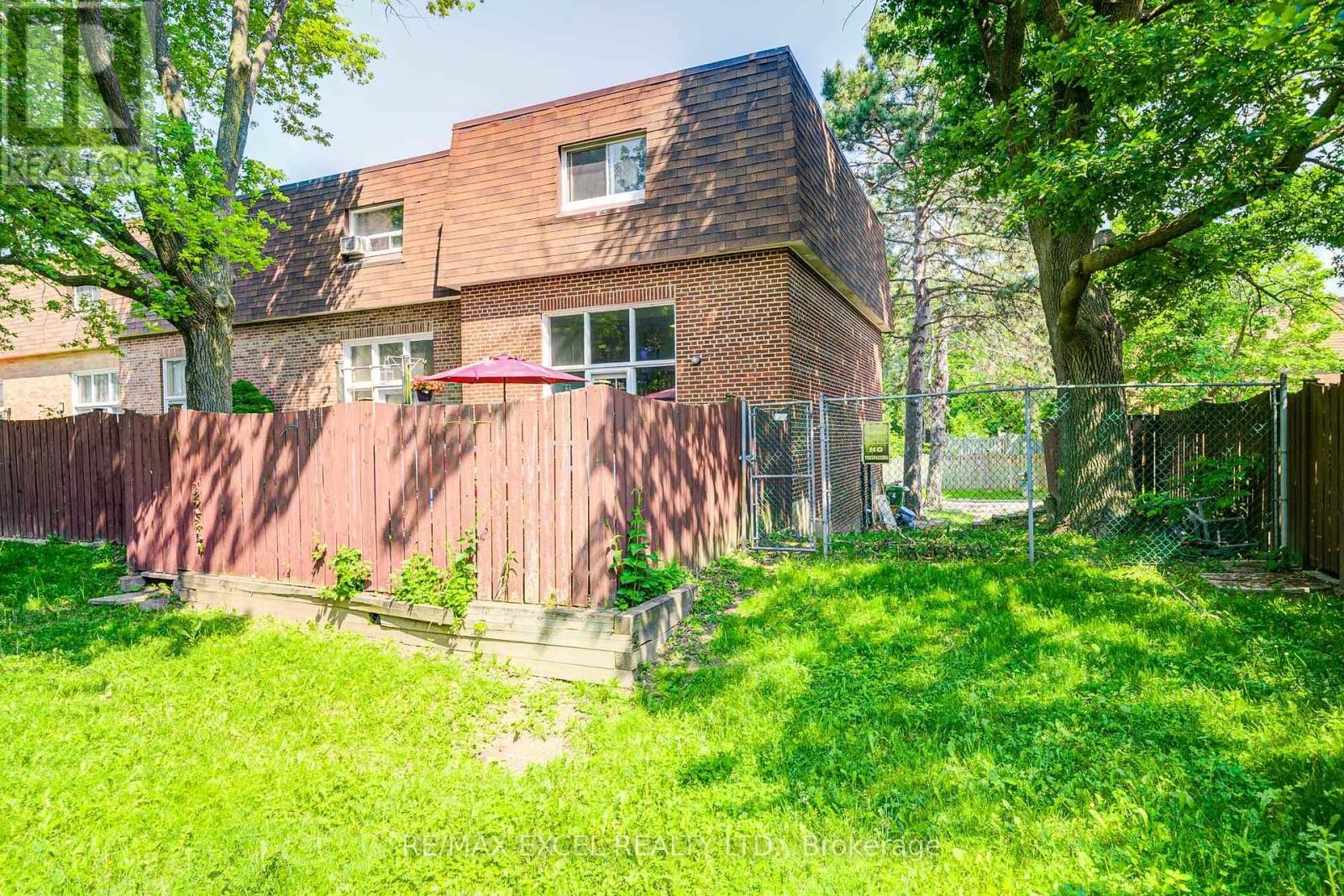 












1 - 20 CROCKAMHILL DRIVE

,
Toronto (Agincourt North),




Ontario
M1S3H1

