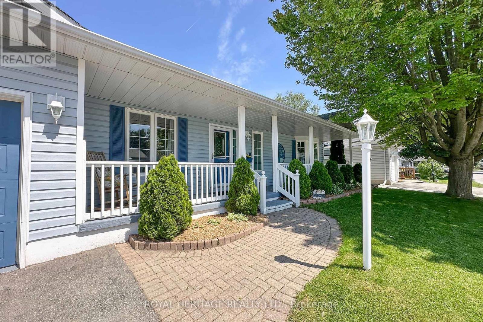 












17 FAIRWAY DRIVE

,
Clarington (Newcastle),




Ontario
L1B1B3

