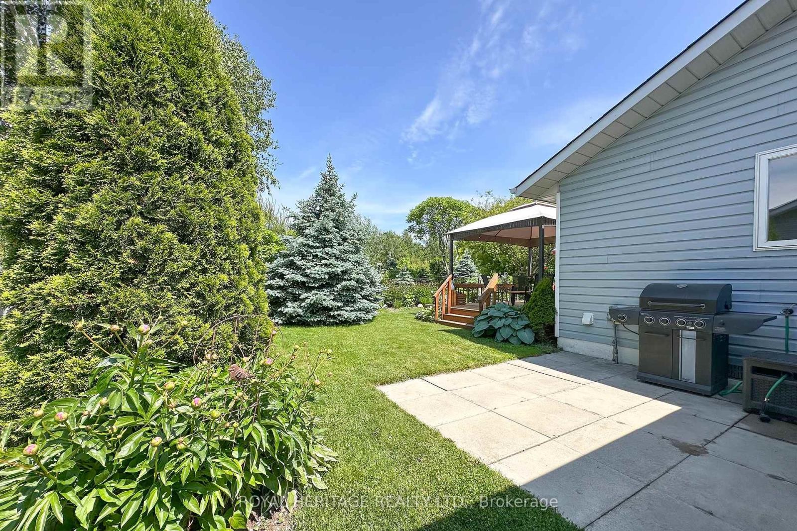 












17 FAIRWAY DRIVE

,
Clarington (Newcastle),




Ontario
L1B1B3

