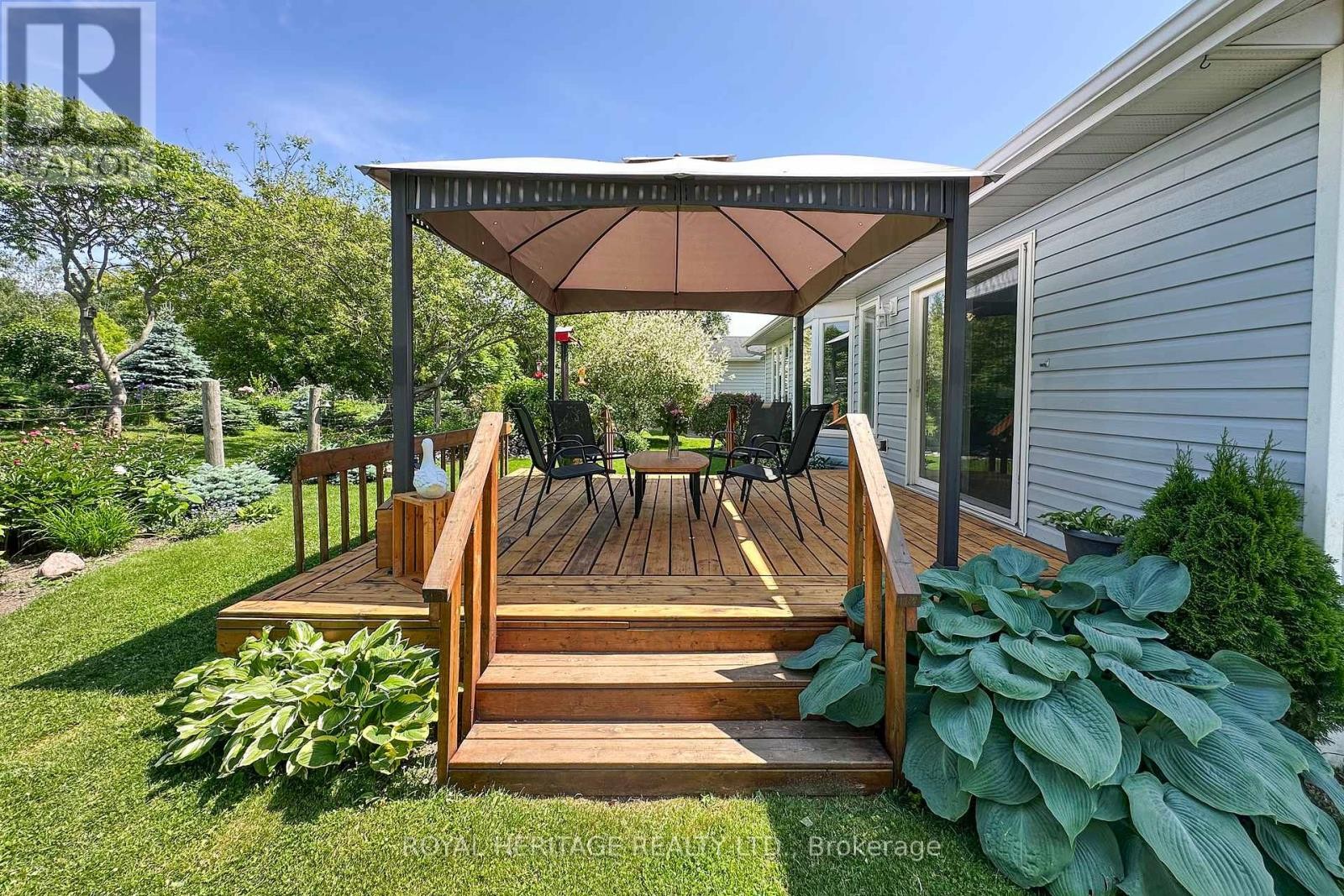 












17 FAIRWAY DRIVE

,
Clarington (Newcastle),




Ontario
L1B1B3

