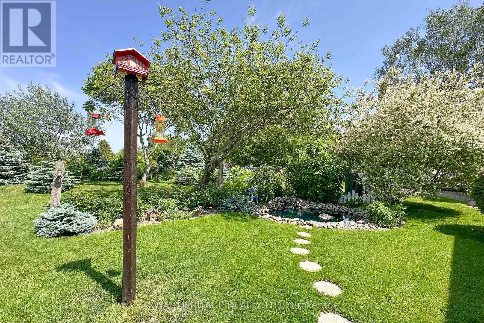 












17 FAIRWAY DRIVE

,
Clarington (Newcastle),




Ontario
L1B1B3

