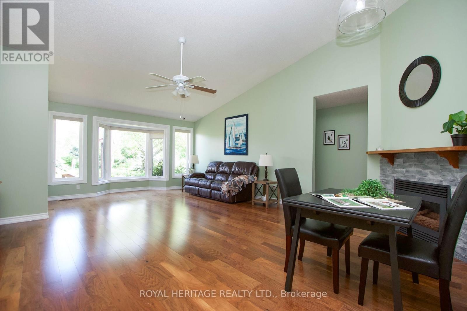 












17 FAIRWAY DRIVE

,
Clarington (Newcastle),




Ontario
L1B1B3

