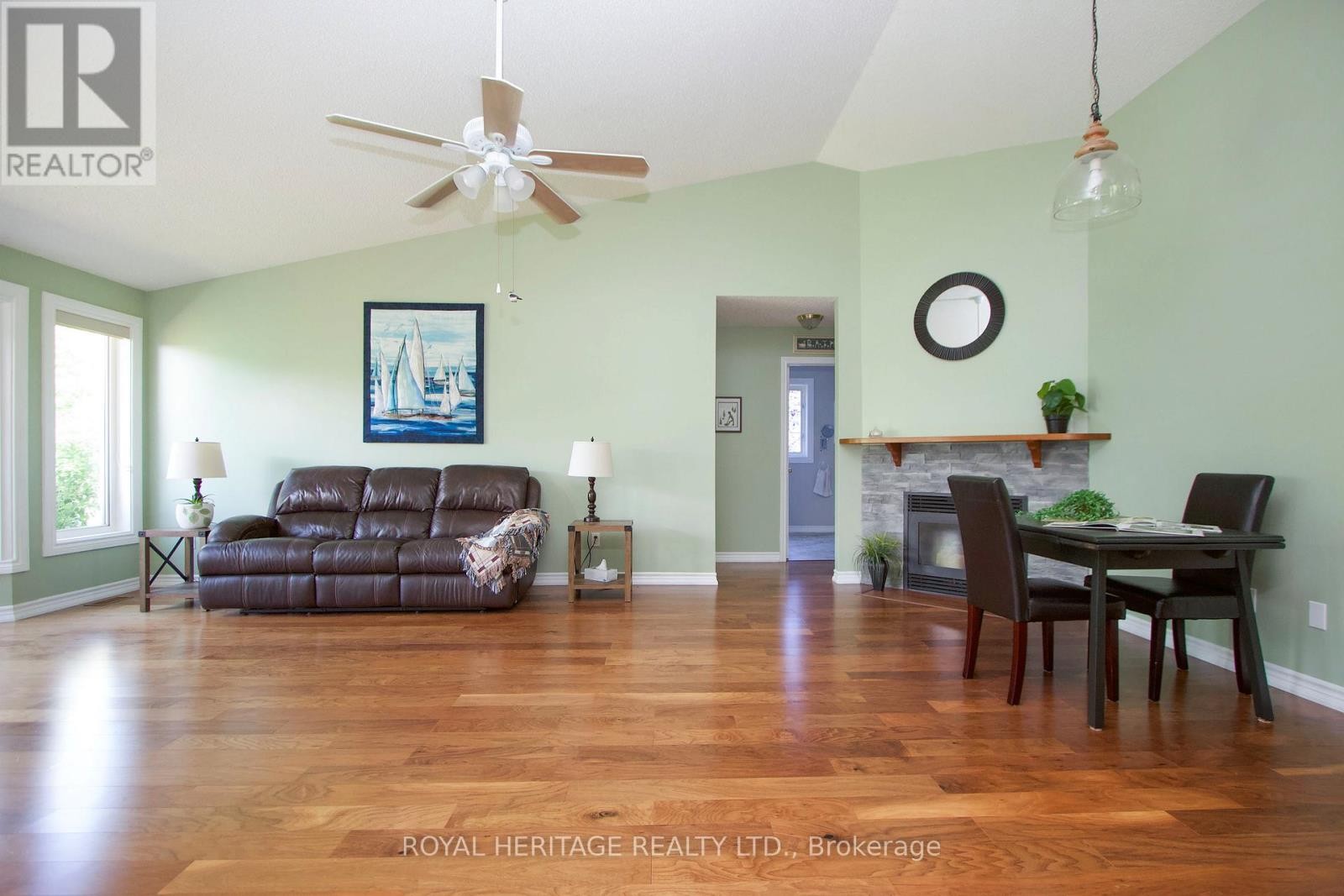 












17 FAIRWAY DRIVE

,
Clarington (Newcastle),




Ontario
L1B1B3

