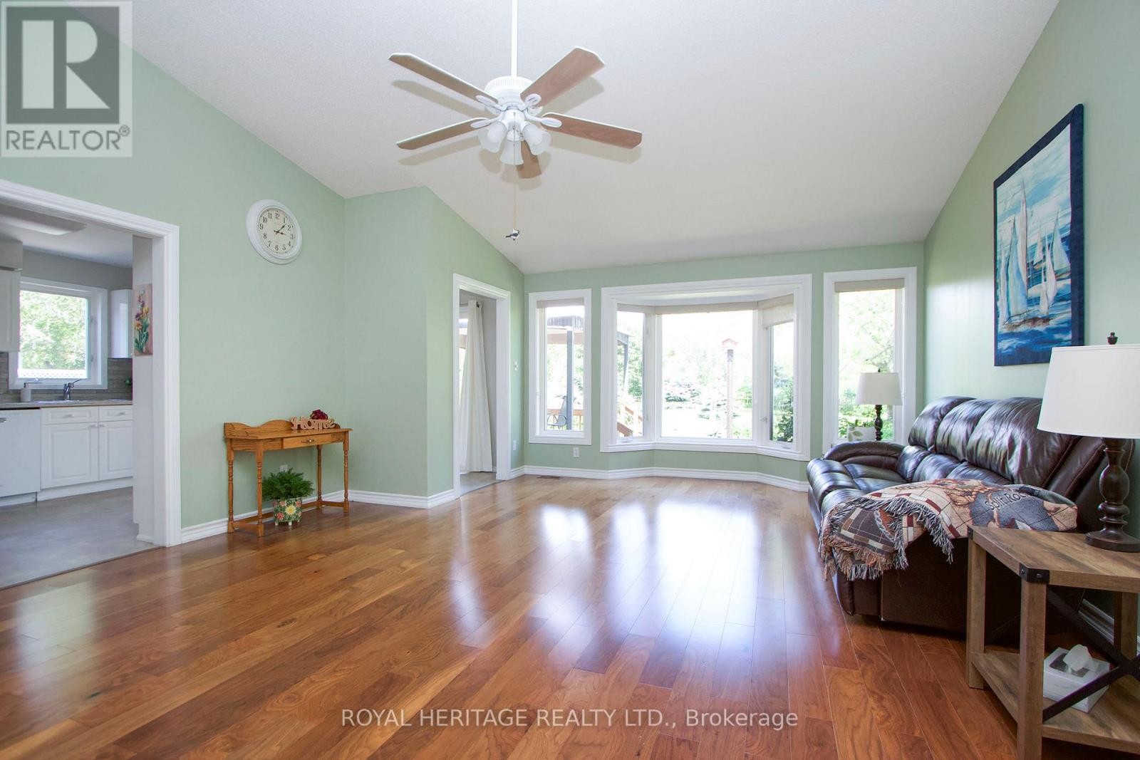 












17 FAIRWAY DRIVE

,
Clarington (Newcastle),




Ontario
L1B1B3

