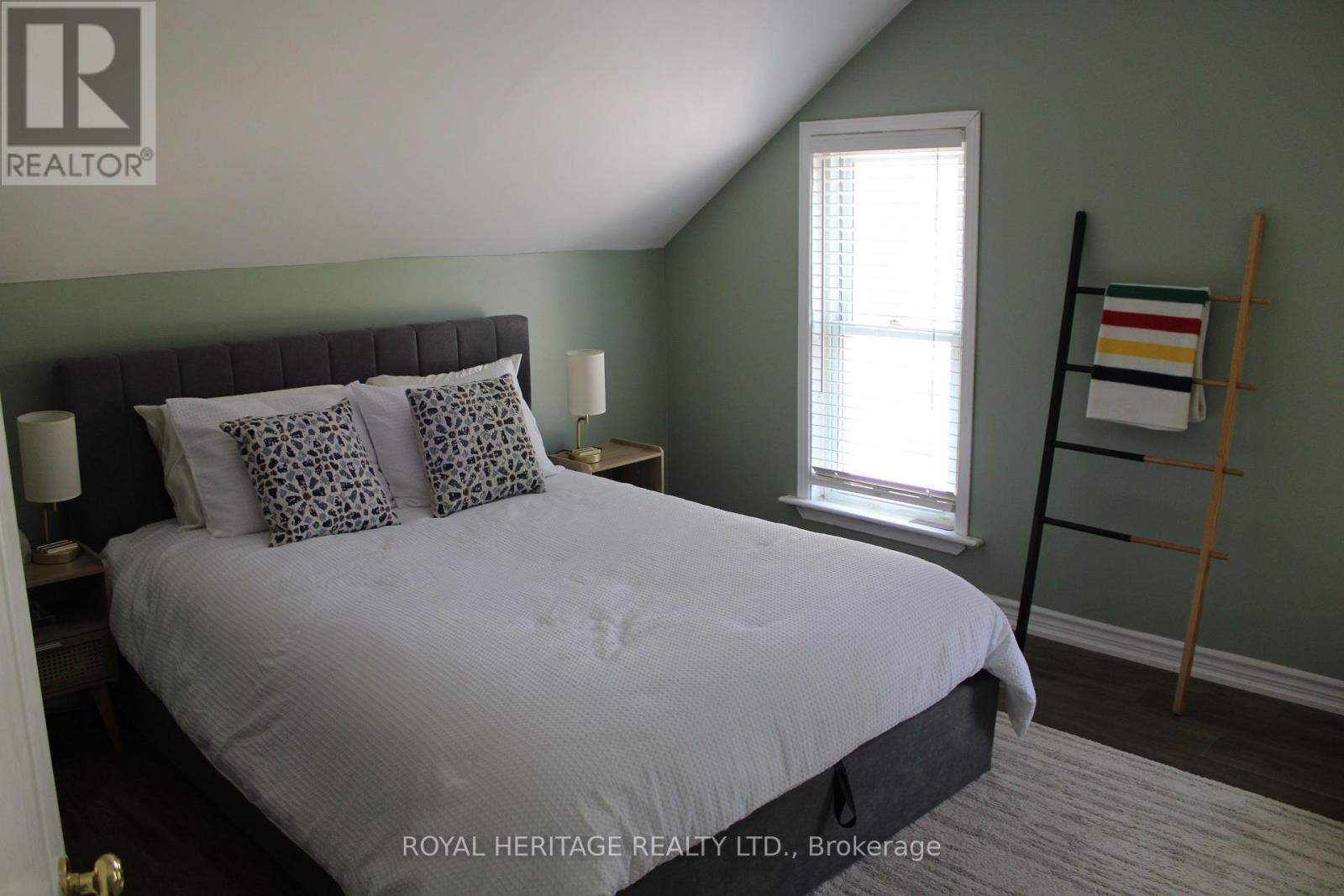 












228 COURT STREET

,
Oshawa (Central),




Ontario
L1H4W7

