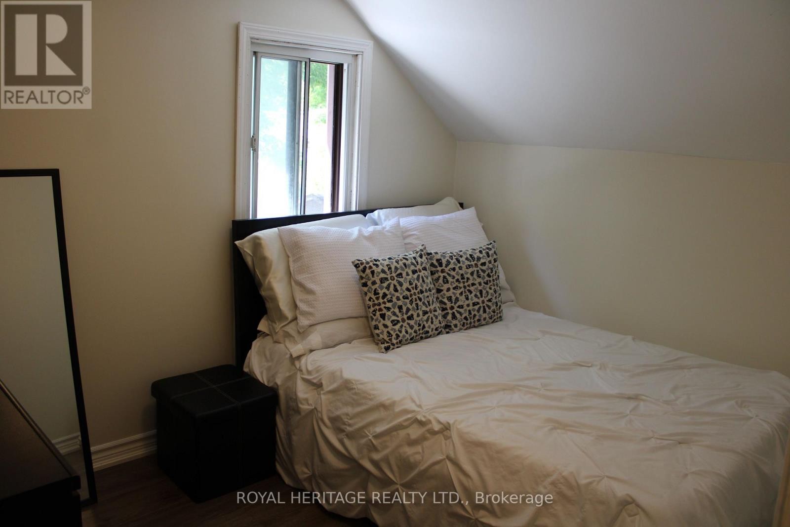 












228 COURT STREET

,
Oshawa (Central),




Ontario
L1H4W7

