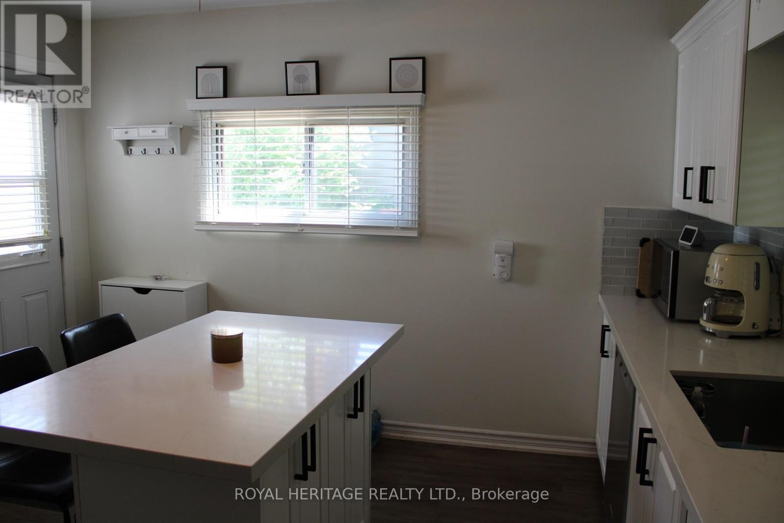 












228 COURT STREET

,
Oshawa (Central),




Ontario
L1H4W7

