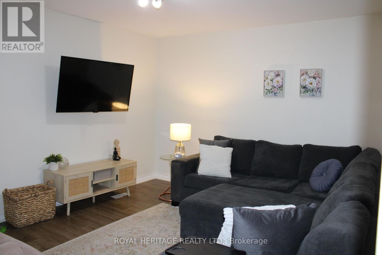 












228 COURT STREET

,
Oshawa (Central),




Ontario
L1H4W7

