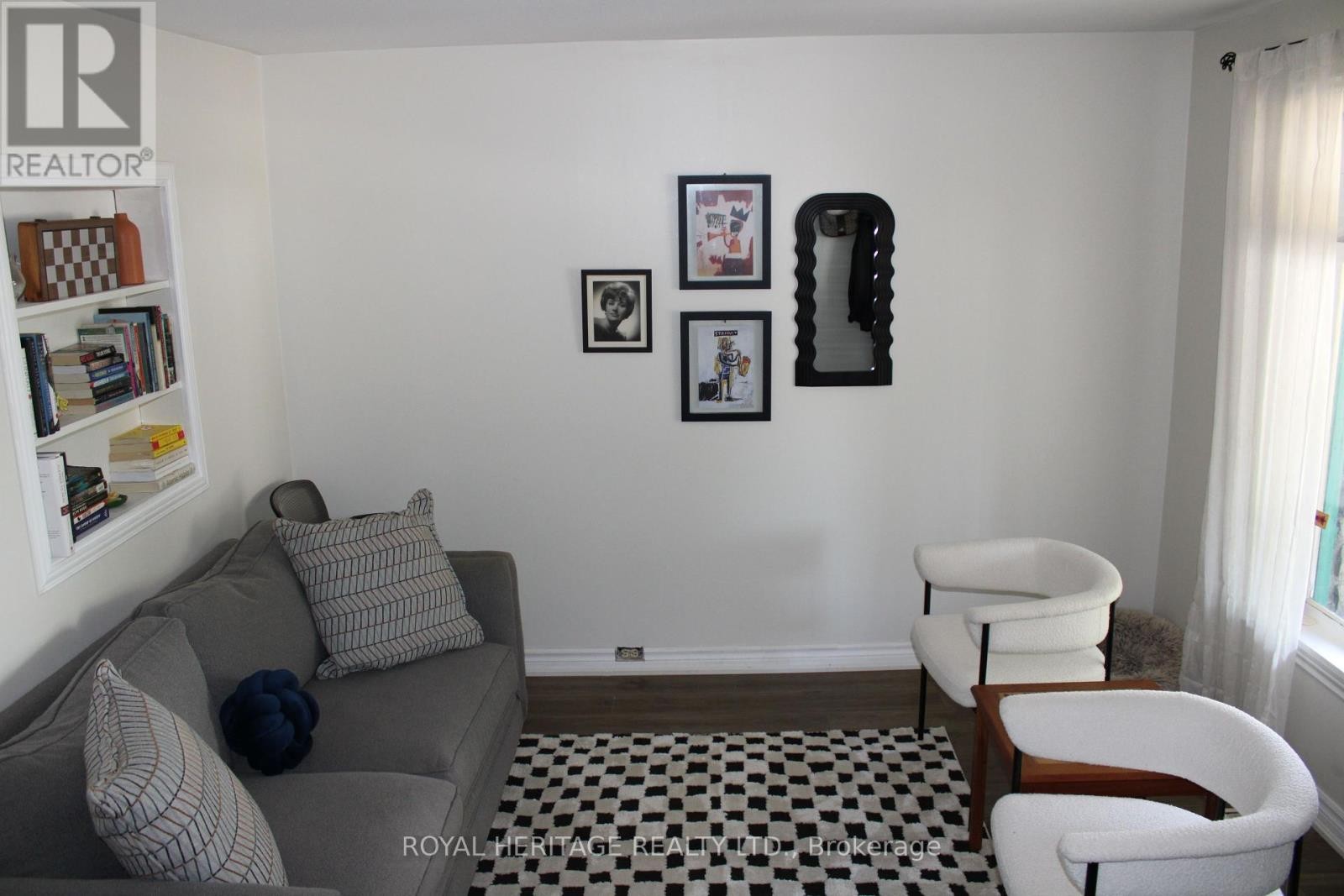 












228 COURT STREET

,
Oshawa (Central),




Ontario
L1H4W7

