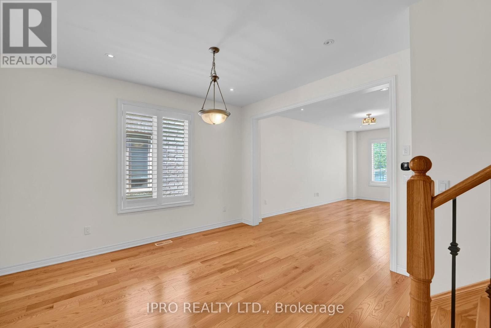 












128 BRIDLEWOOD BOULEVARD

,
Whitby (Rolling Acres),




Ontario
L1R0N2

