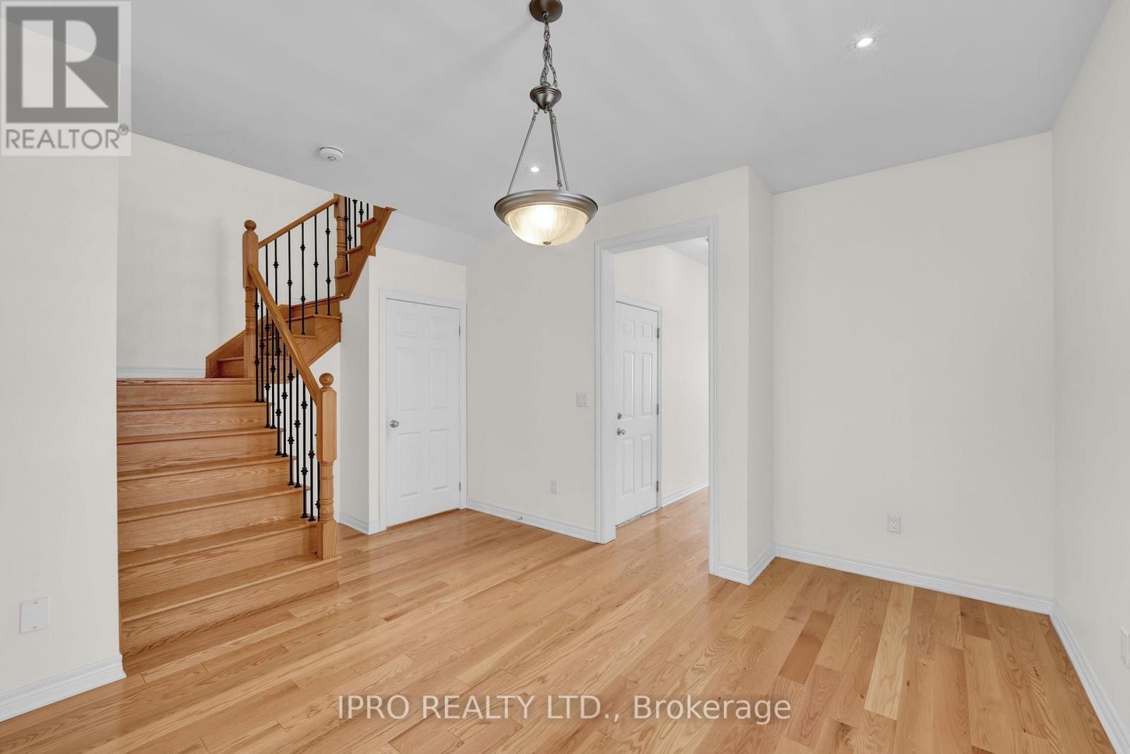 












128 BRIDLEWOOD BOULEVARD

,
Whitby (Rolling Acres),




Ontario
L1R0N2

