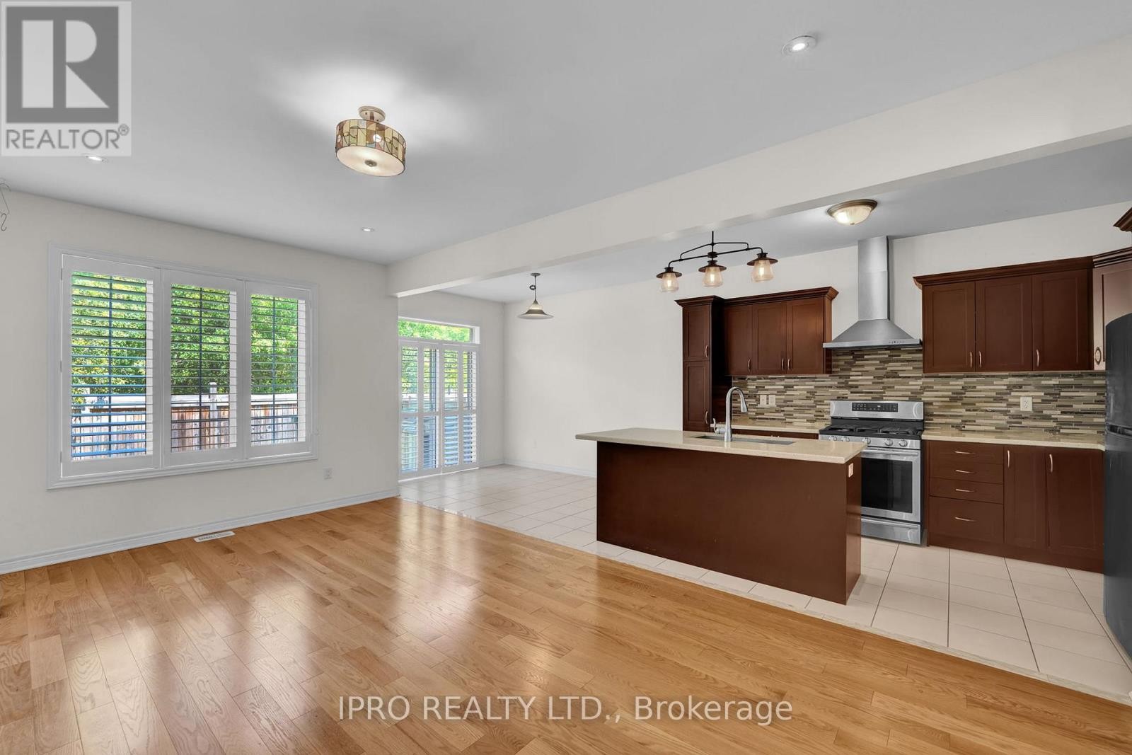 












128 BRIDLEWOOD BOULEVARD

,
Whitby (Rolling Acres),




Ontario
L1R0N2

