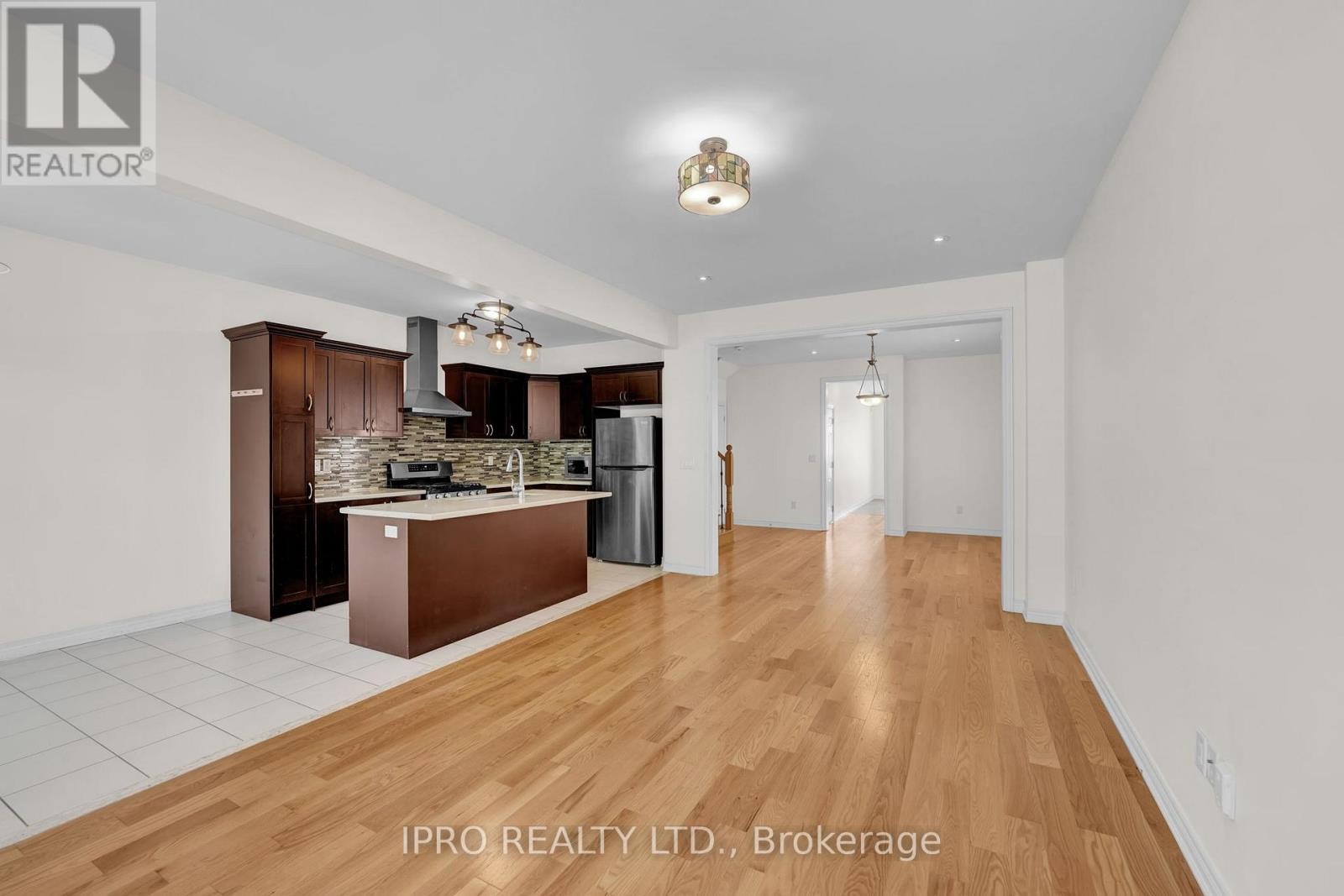 












128 BRIDLEWOOD BOULEVARD

,
Whitby (Rolling Acres),




Ontario
L1R0N2

