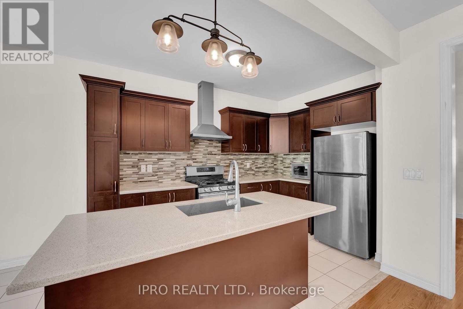 












128 BRIDLEWOOD BOULEVARD

,
Whitby (Rolling Acres),




Ontario
L1R0N2

