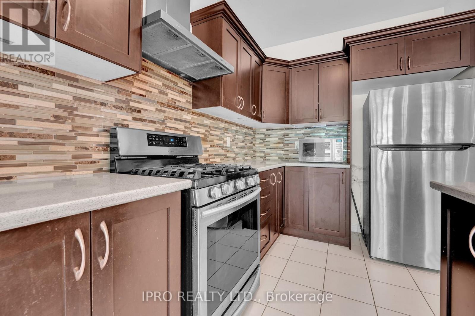 












128 BRIDLEWOOD BOULEVARD

,
Whitby (Rolling Acres),




Ontario
L1R0N2

