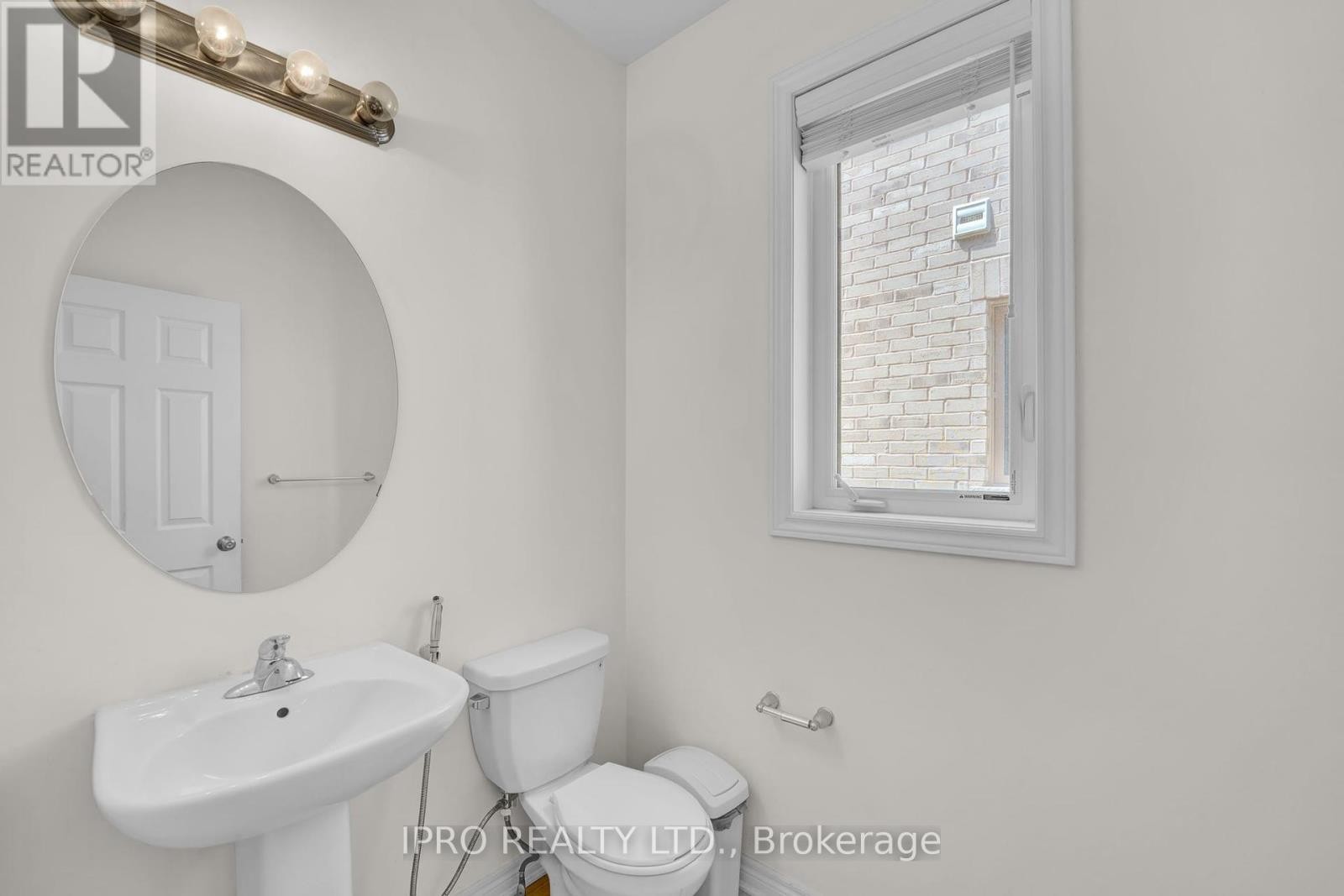 












128 BRIDLEWOOD BOULEVARD

,
Whitby (Rolling Acres),




Ontario
L1R0N2

