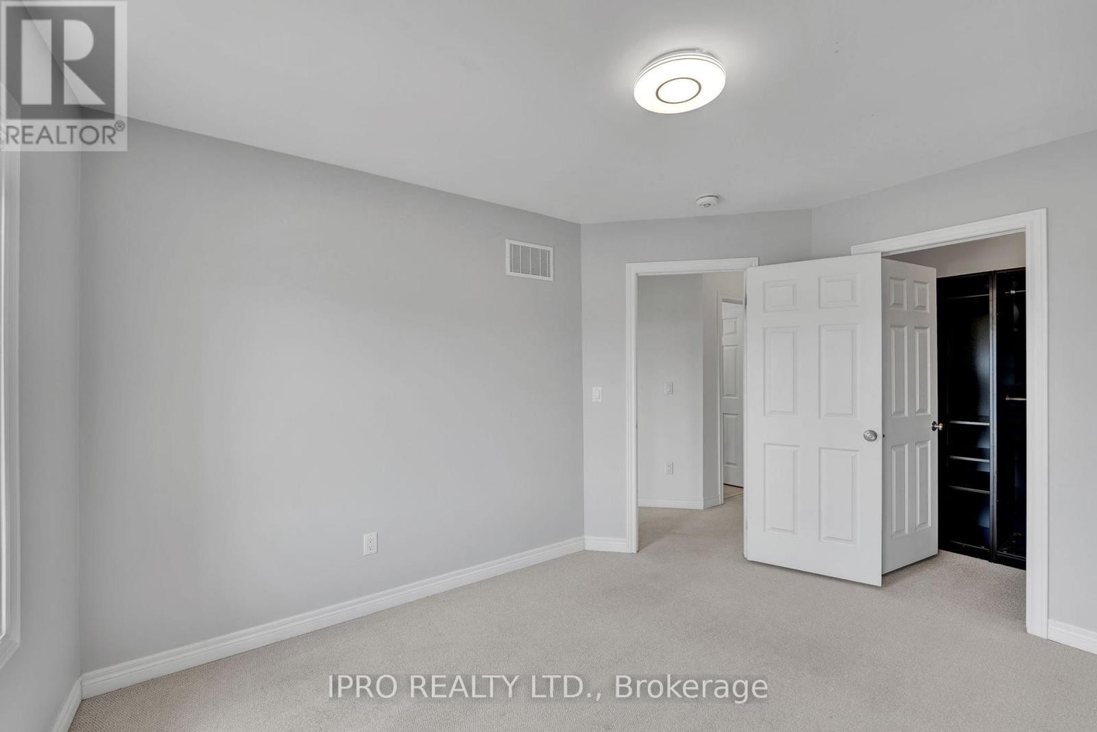 












128 BRIDLEWOOD BOULEVARD

,
Whitby (Rolling Acres),




Ontario
L1R0N2

