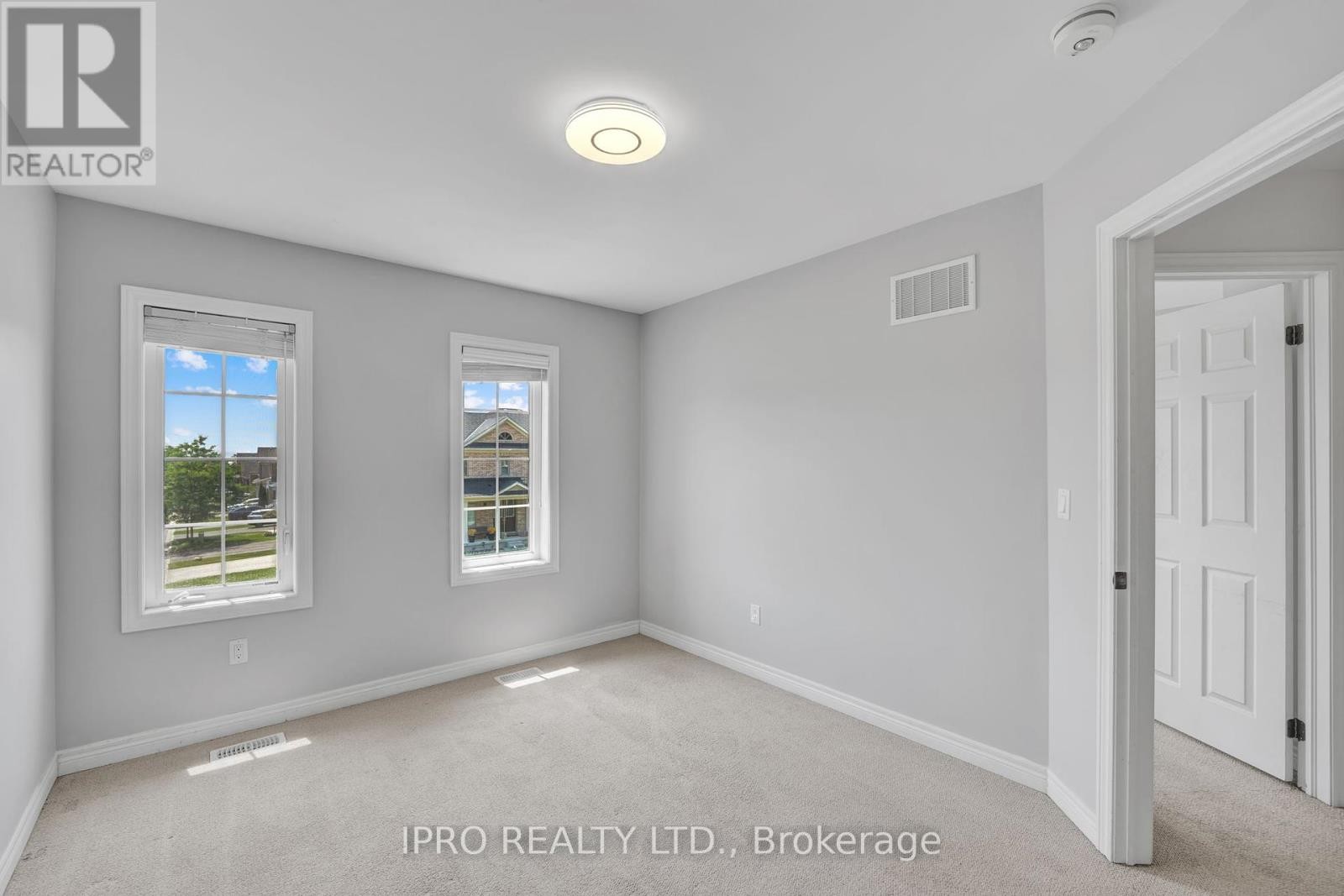 












128 BRIDLEWOOD BOULEVARD

,
Whitby (Rolling Acres),




Ontario
L1R0N2

