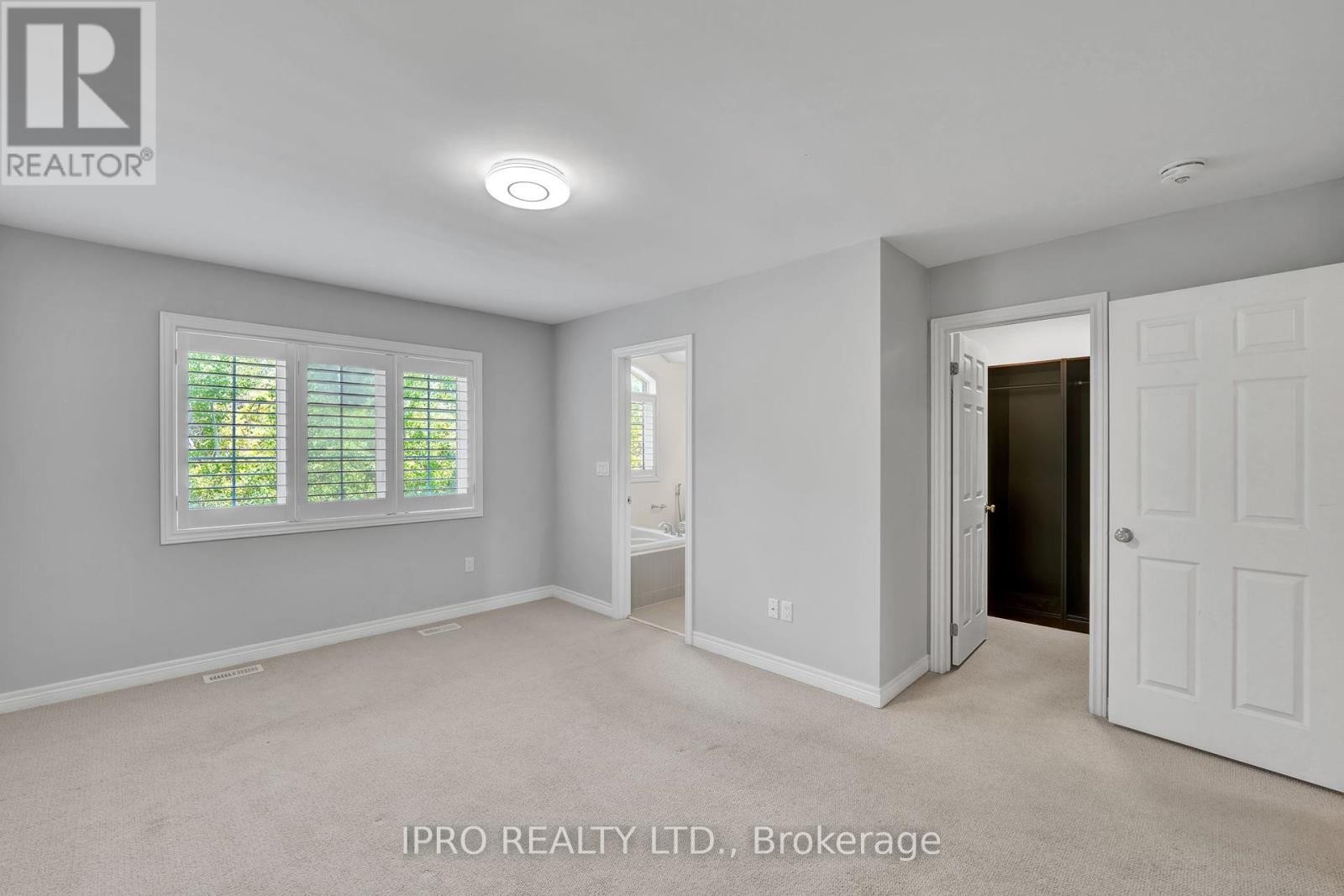












128 BRIDLEWOOD BOULEVARD

,
Whitby (Rolling Acres),




Ontario
L1R0N2

