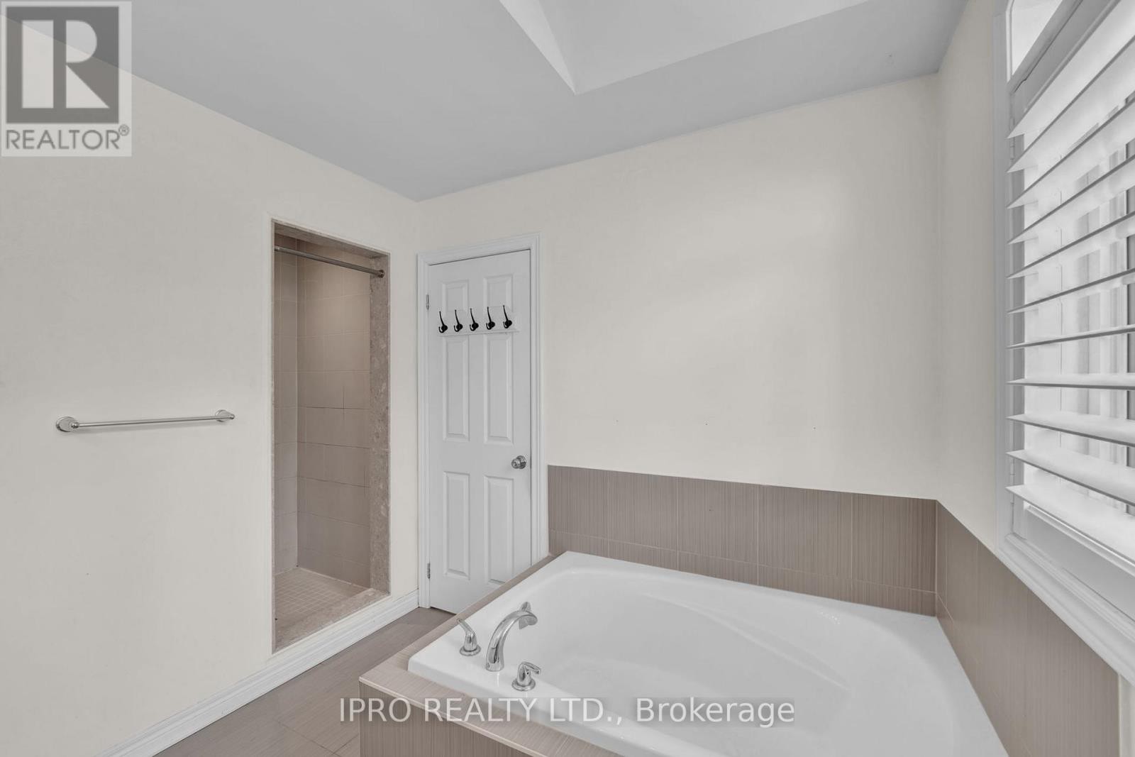 












128 BRIDLEWOOD BOULEVARD

,
Whitby (Rolling Acres),




Ontario
L1R0N2

