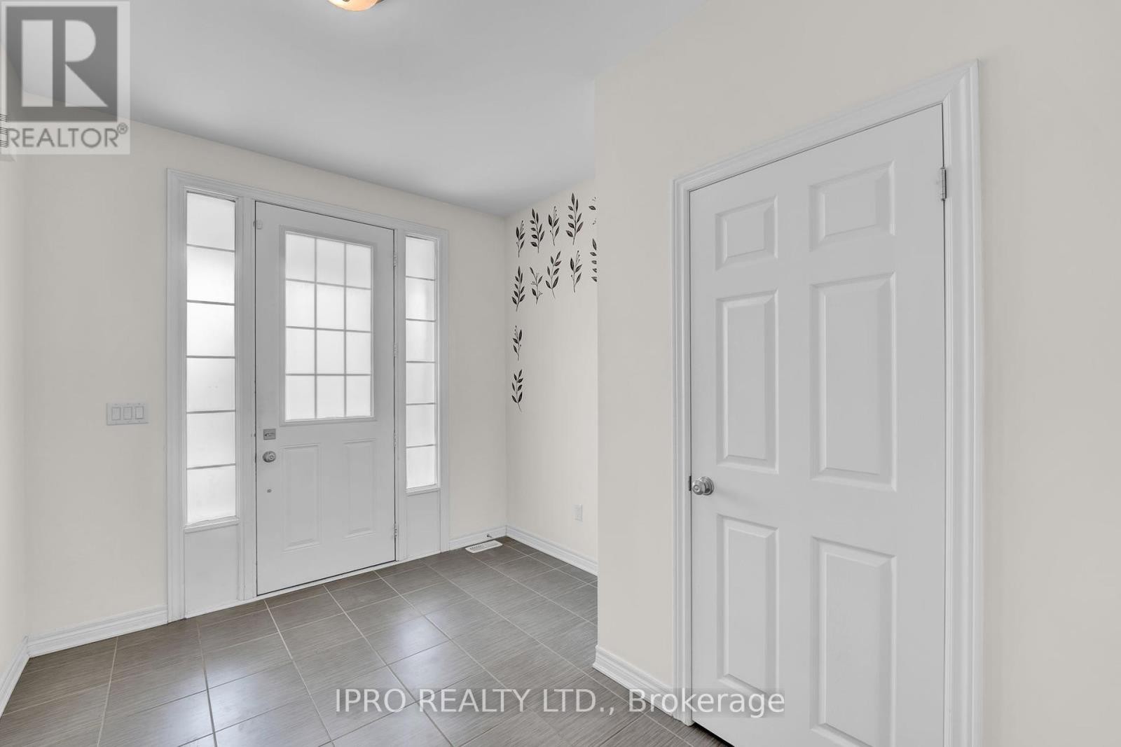 












128 BRIDLEWOOD BOULEVARD

,
Whitby (Rolling Acres),




Ontario
L1R0N2

