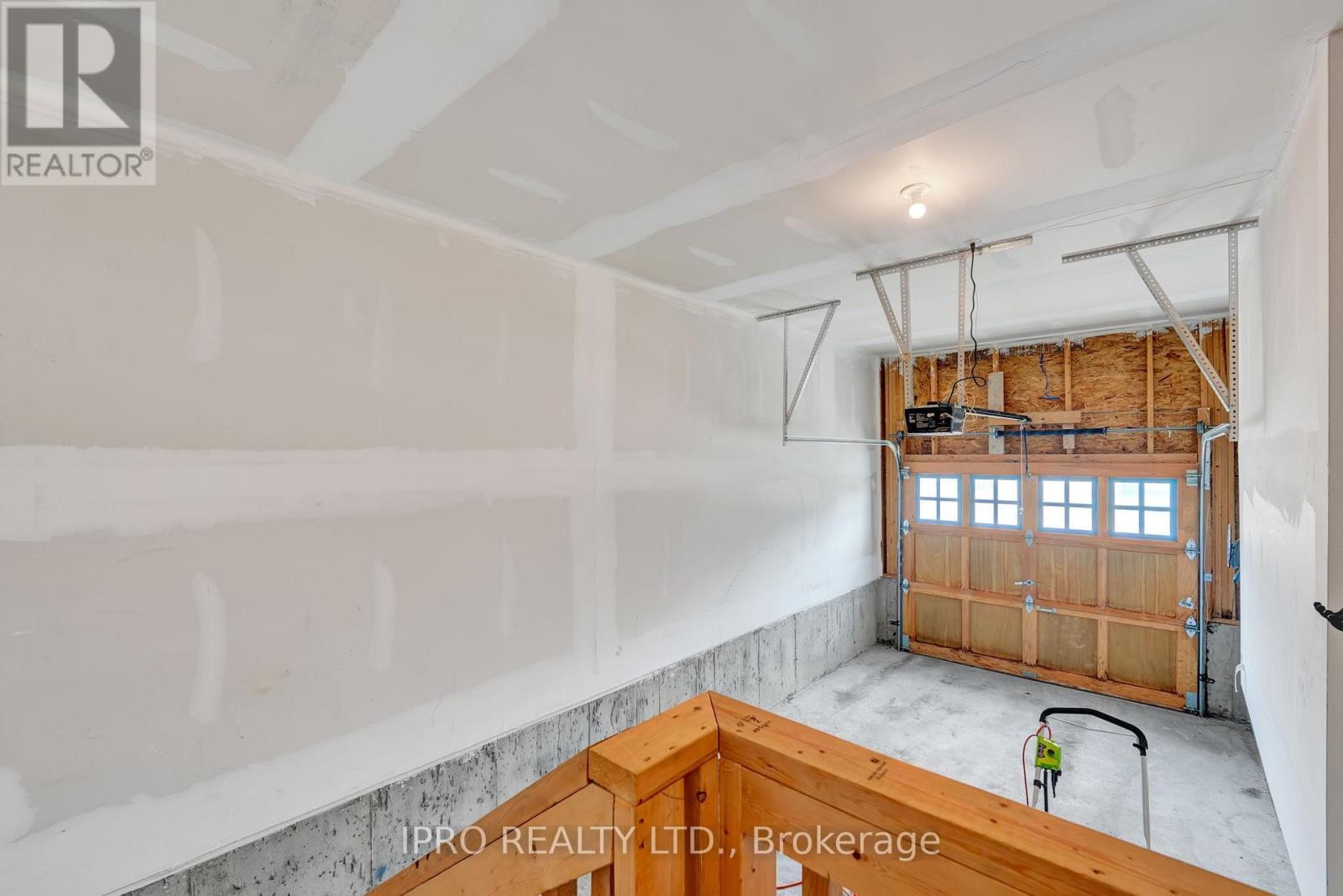 












128 BRIDLEWOOD BOULEVARD

,
Whitby (Rolling Acres),




Ontario
L1R0N2

