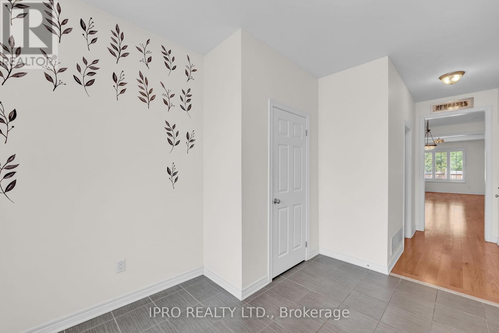 












128 BRIDLEWOOD BOULEVARD

,
Whitby (Rolling Acres),




Ontario
L1R0N2


