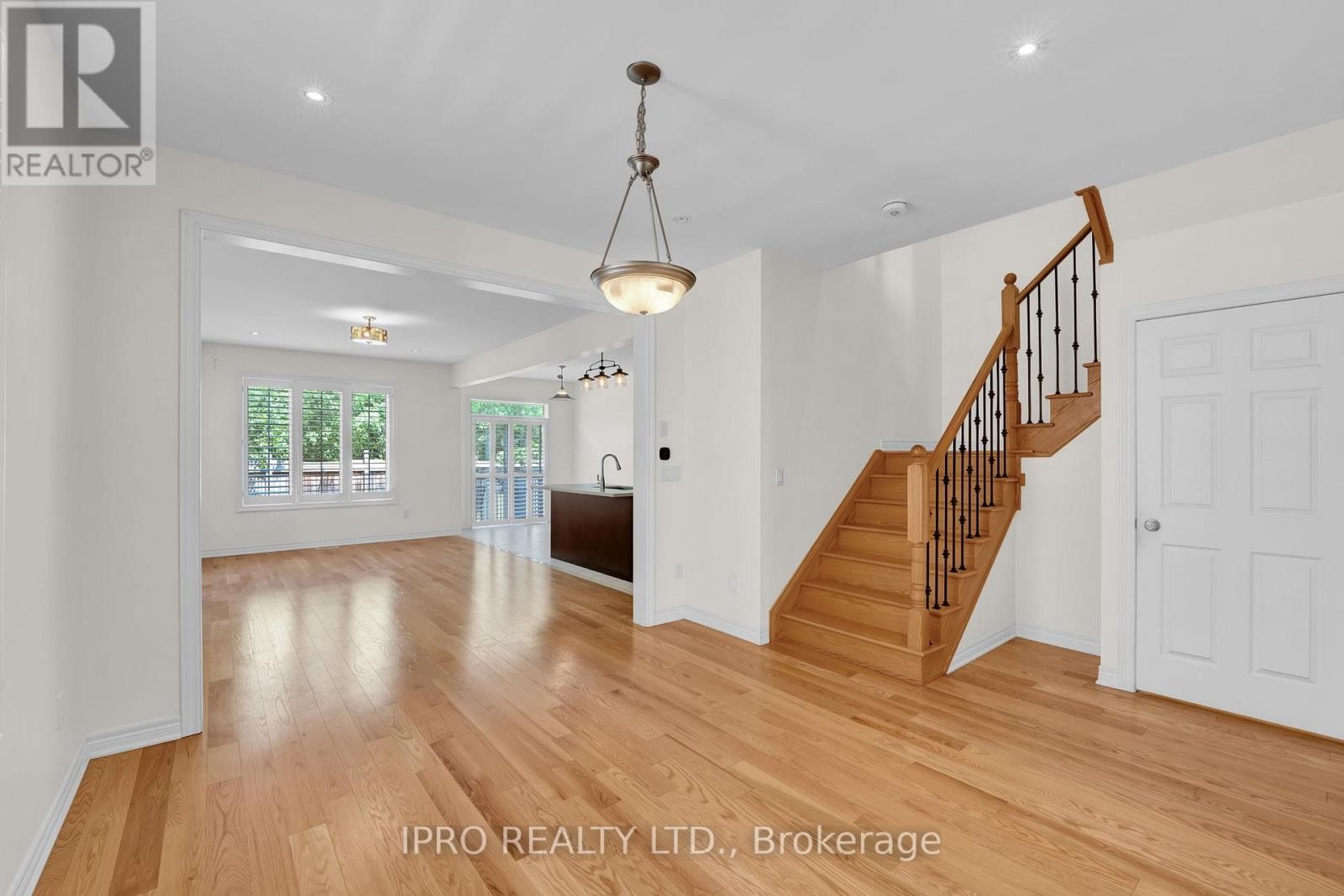 












128 BRIDLEWOOD BOULEVARD

,
Whitby (Rolling Acres),




Ontario
L1R0N2

