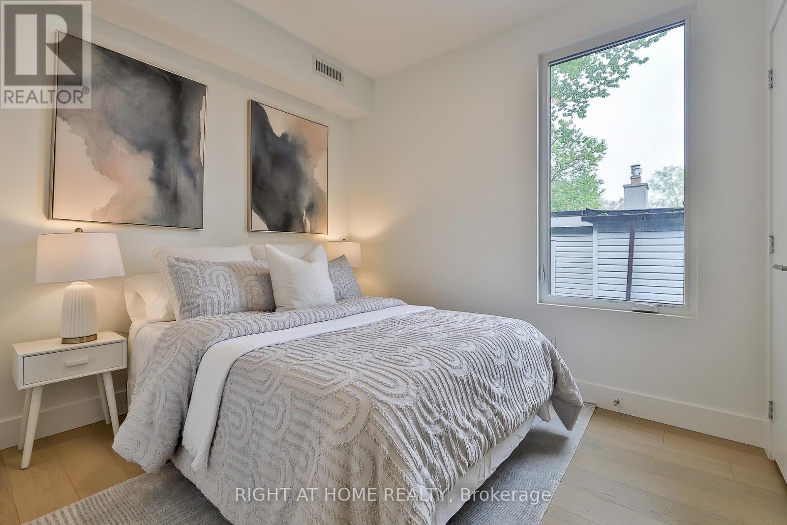 












CENTRE - 2343 GERRARD STREET E

,
Toronto (East End-Danforth),




Ontario
M4E2E6

