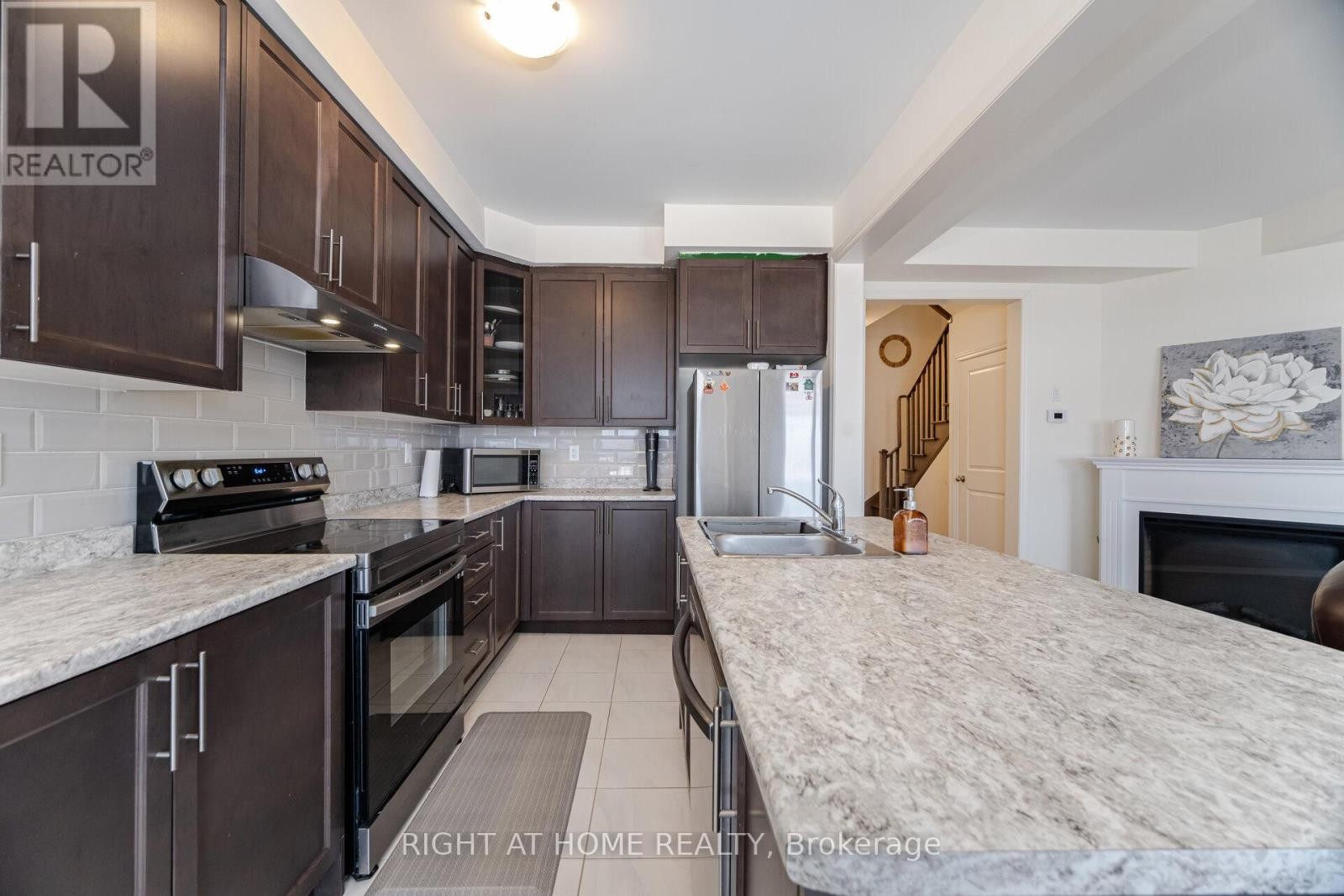 












1247 REXTON DRIVE

,
Oshawa (Kedron),




Ontario
L1L0T3

