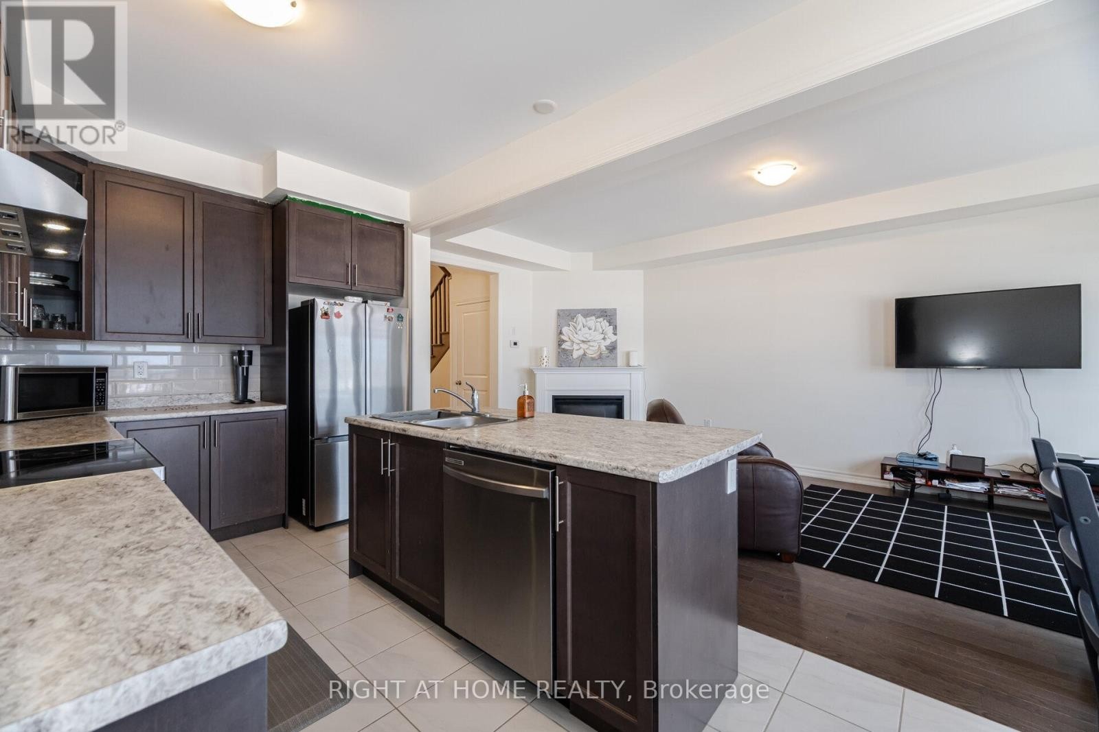 












1247 REXTON DRIVE

,
Oshawa (Kedron),




Ontario
L1L0T3

