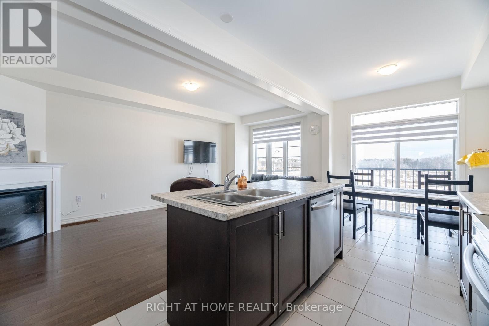 












1247 REXTON DRIVE

,
Oshawa (Kedron),




Ontario
L1L0T3

