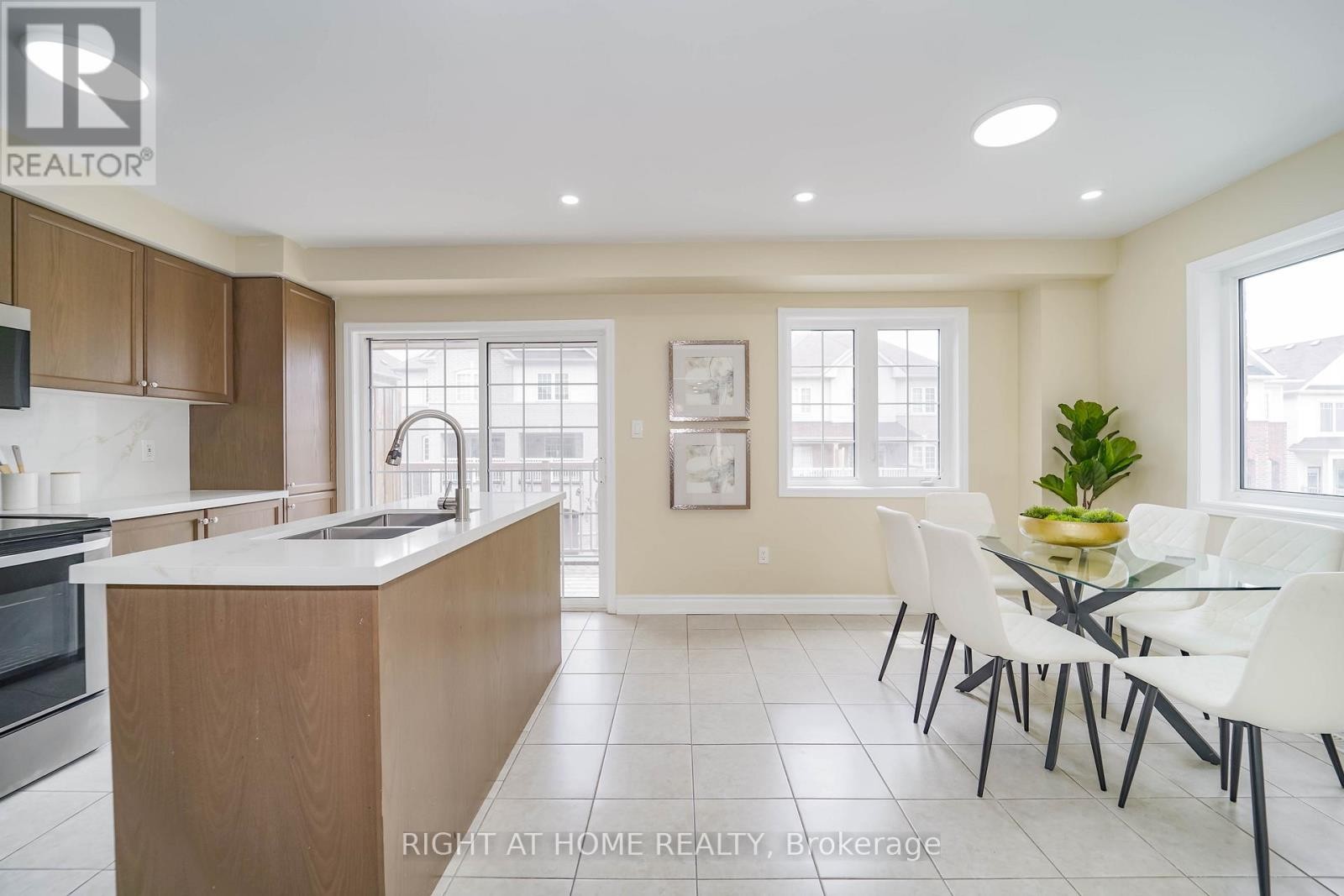 












97 AINLEY ROAD

,
Ajax (Central East),




Ontario
L1Z0S9

